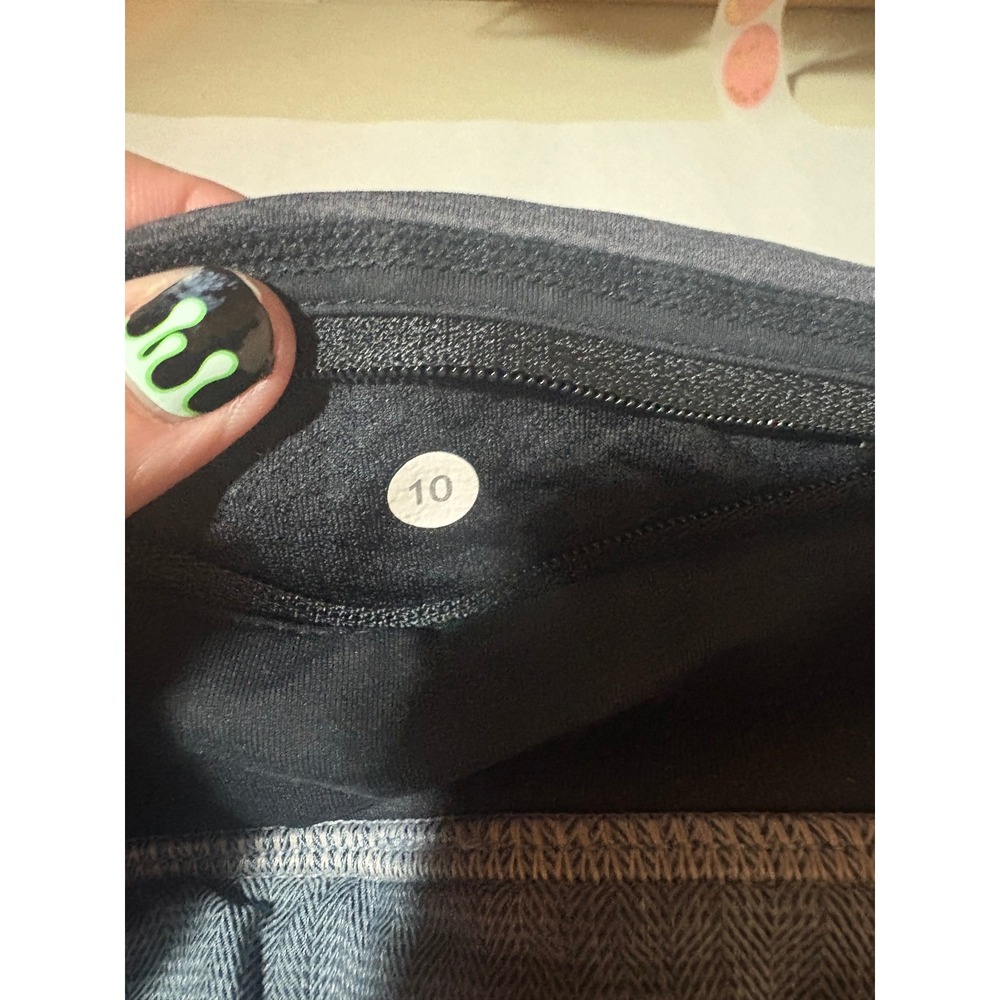 Lululemon Gray Herringbone Running Athletic Shorts Size 10 Women's - Picture 5 of 6